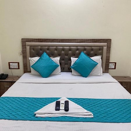 Hotel Apsara- Near J J Hospital มุมไบ ภายนอก รูปภาพ