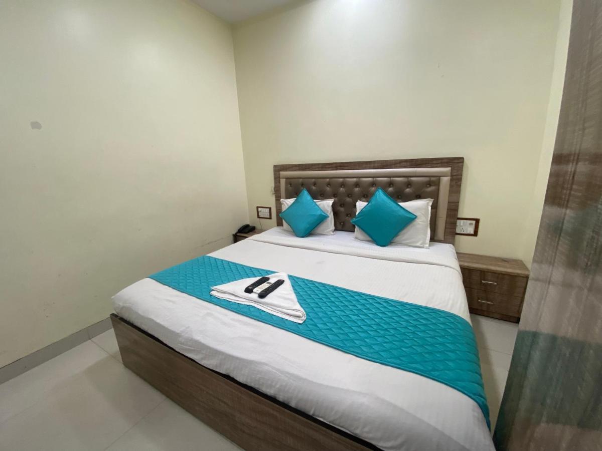 Hotel Apsara- Near J J Hospital มุมไบ ภายนอก รูปภาพ