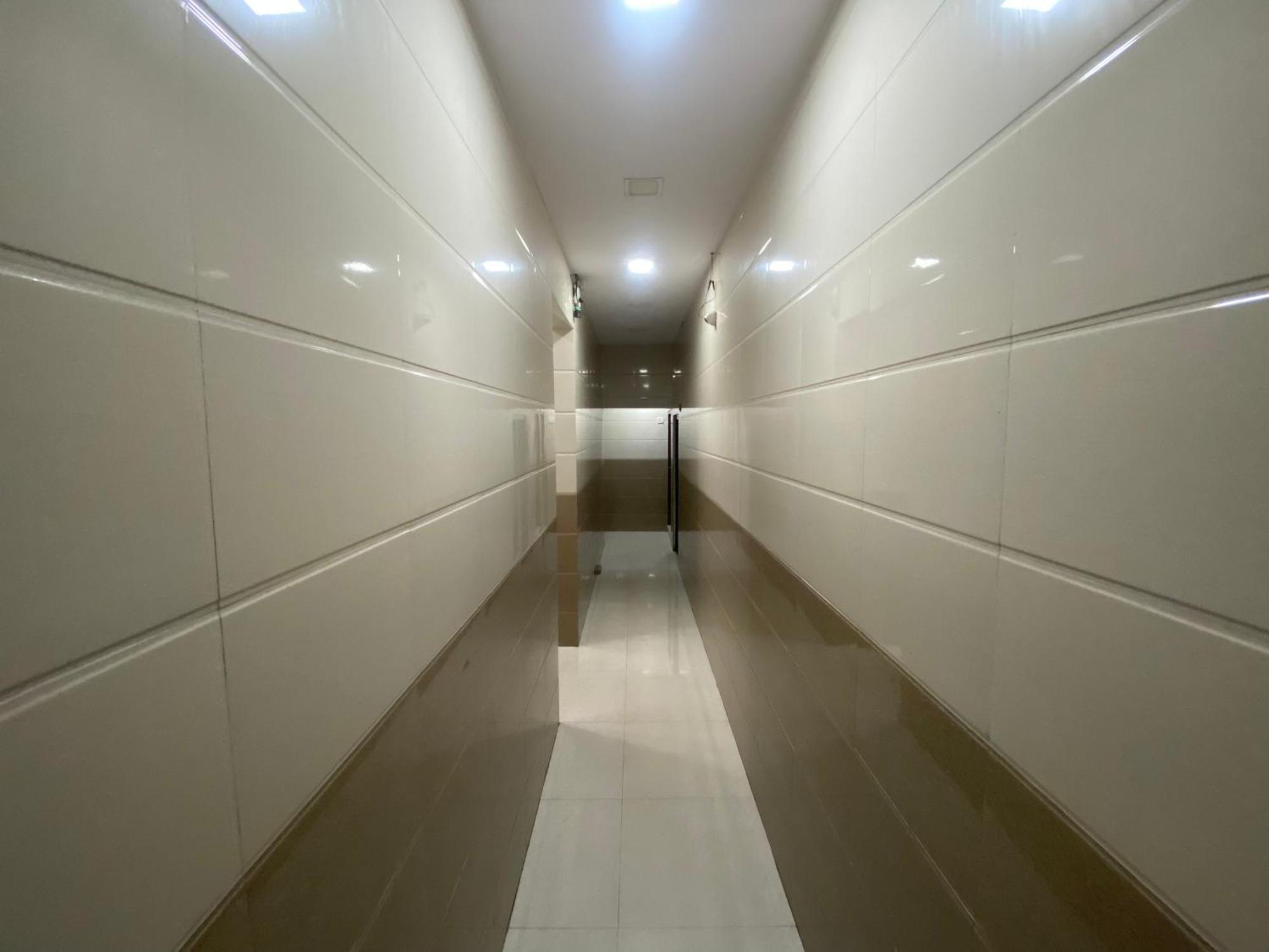 Hotel Apsara- Near J J Hospital มุมไบ ภายนอก รูปภาพ