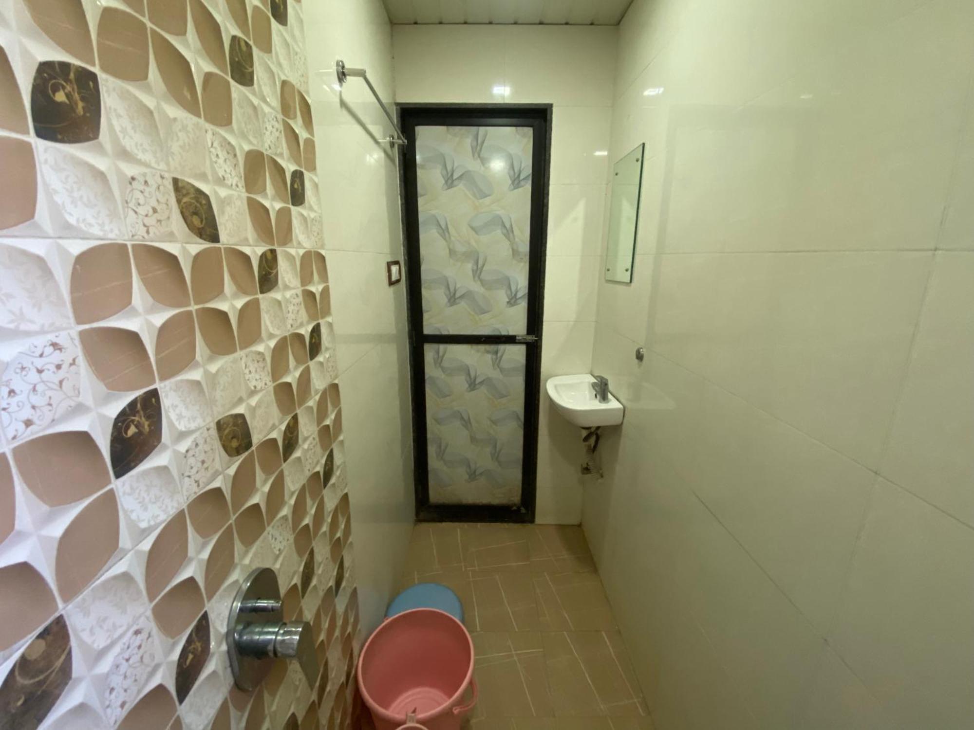 Hotel Apsara- Near J J Hospital มุมไบ ภายนอก รูปภาพ