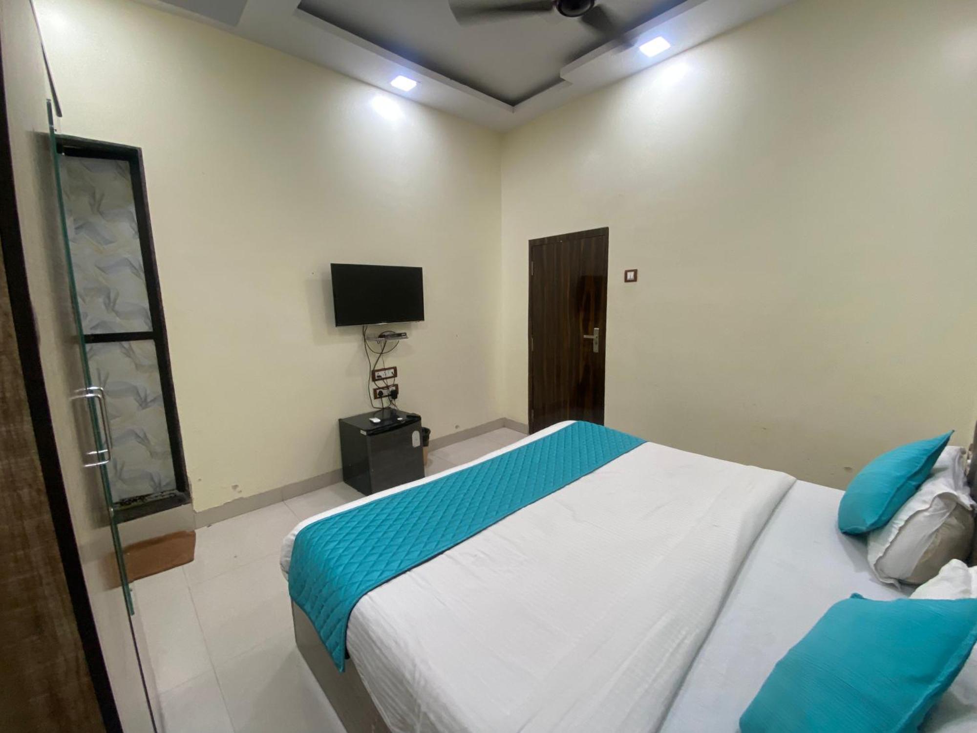 Hotel Apsara- Near J J Hospital มุมไบ ภายนอก รูปภาพ