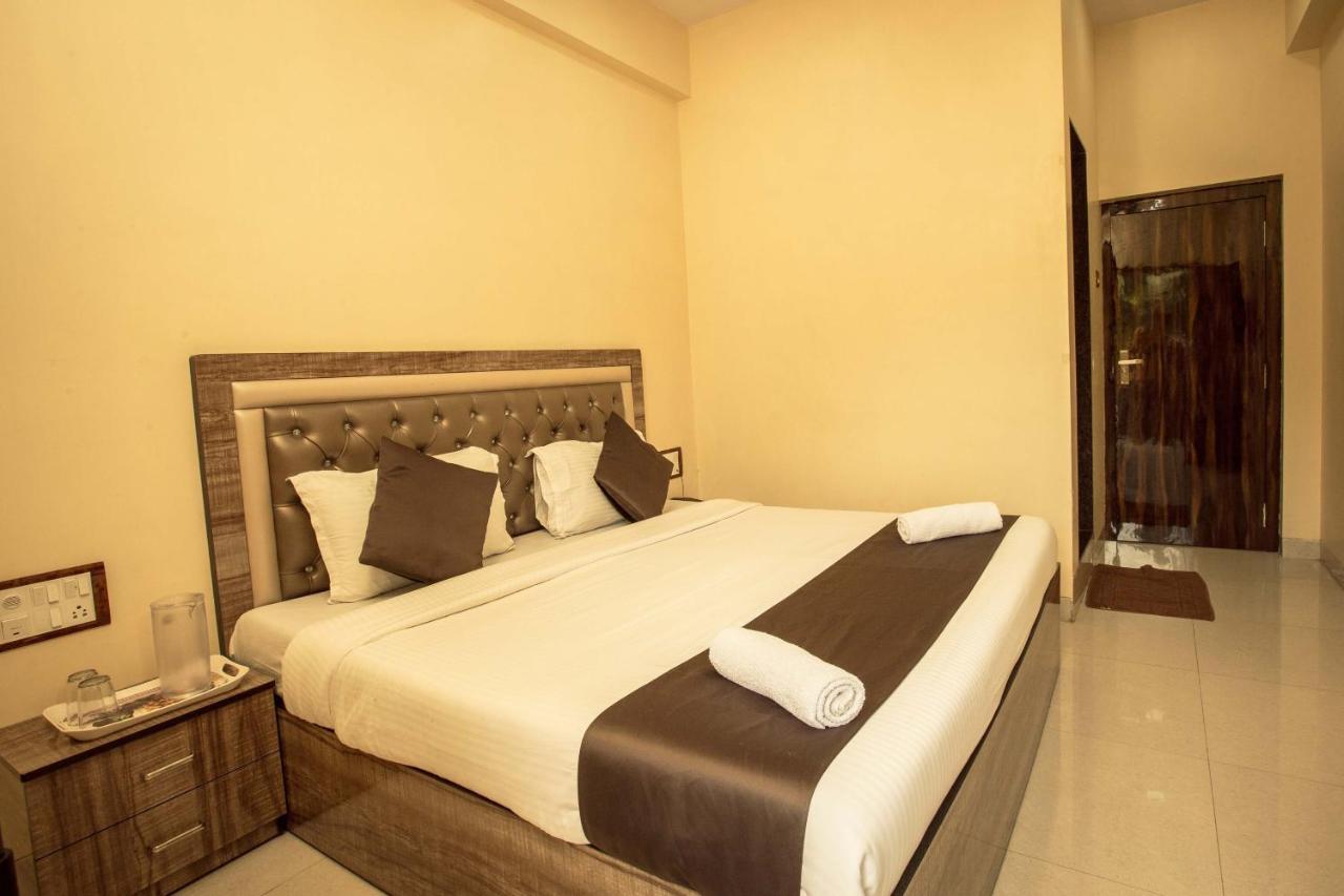 Hotel Apsara- Near J J Hospital มุมไบ ภายนอก รูปภาพ