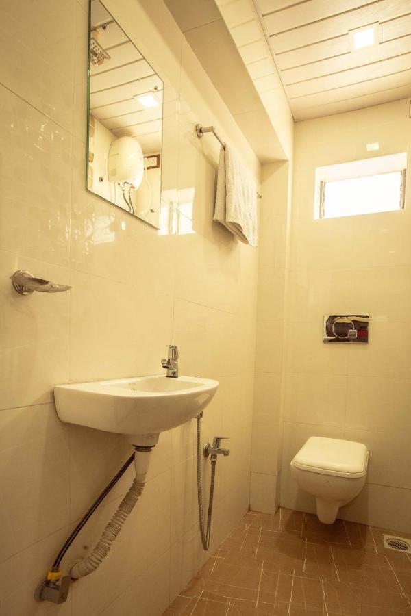 Hotel Apsara- Near J J Hospital มุมไบ ภายนอก รูปภาพ
