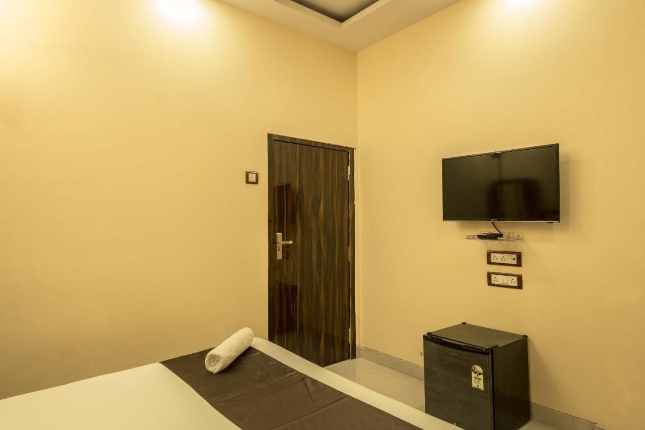 Hotel Apsara- Near J J Hospital มุมไบ ภายนอก รูปภาพ