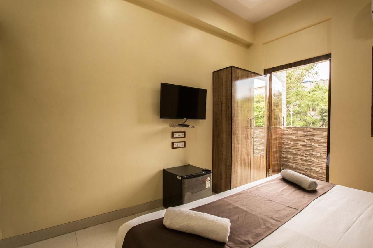 Hotel Apsara- Near J J Hospital มุมไบ ภายนอก รูปภาพ