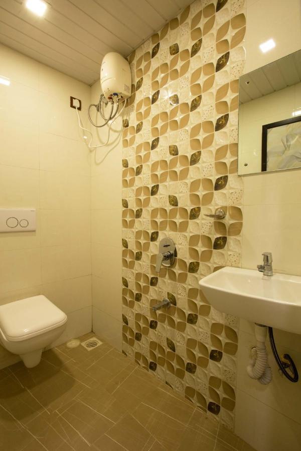 Hotel Apsara- Near J J Hospital มุมไบ ภายนอก รูปภาพ