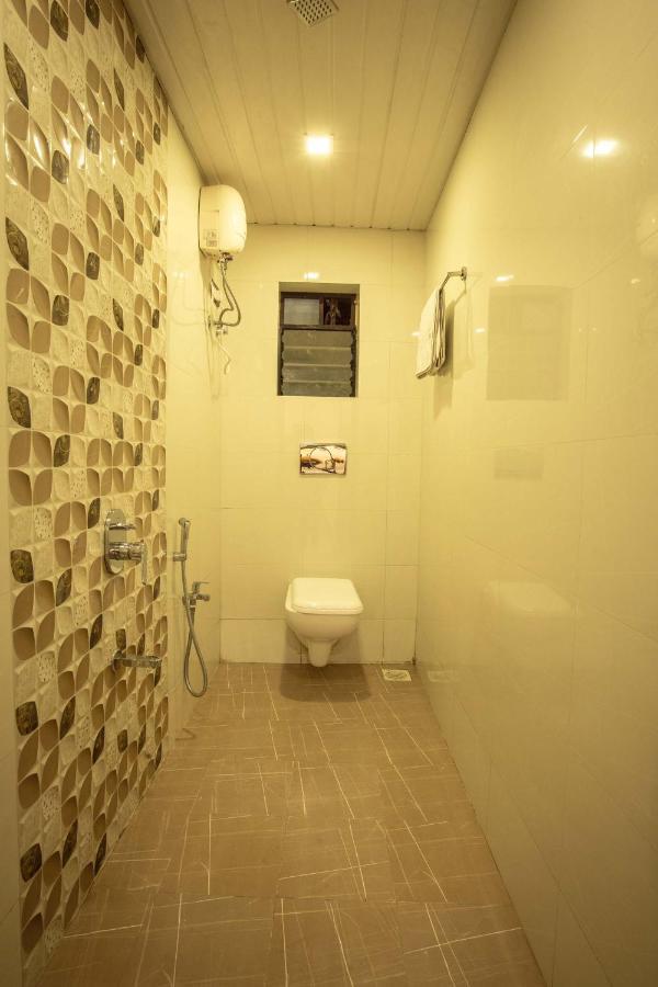 Hotel Apsara- Near J J Hospital มุมไบ ภายนอก รูปภาพ