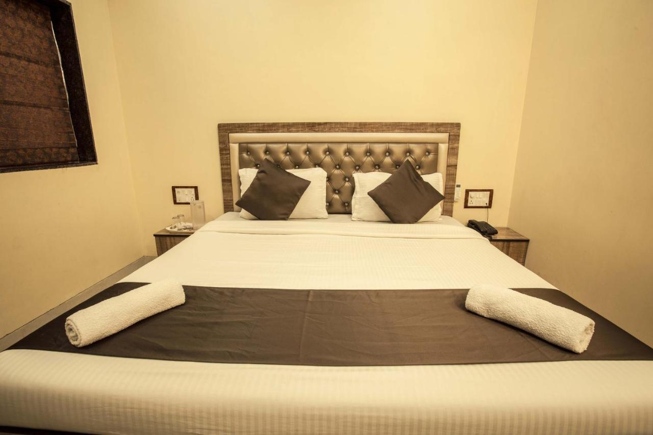 Hotel Apsara- Near J J Hospital มุมไบ ภายนอก รูปภาพ